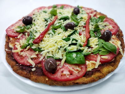 Milanesa capresse super especial con guarnición