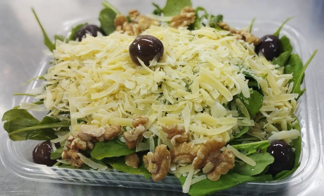 Ensalada de rúcula, parmesano y nueces grande