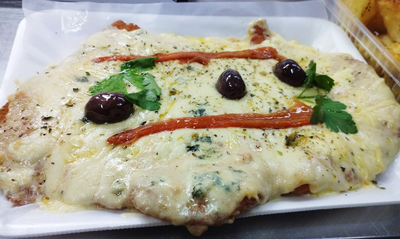 Milanesa al roquefort con guarnición